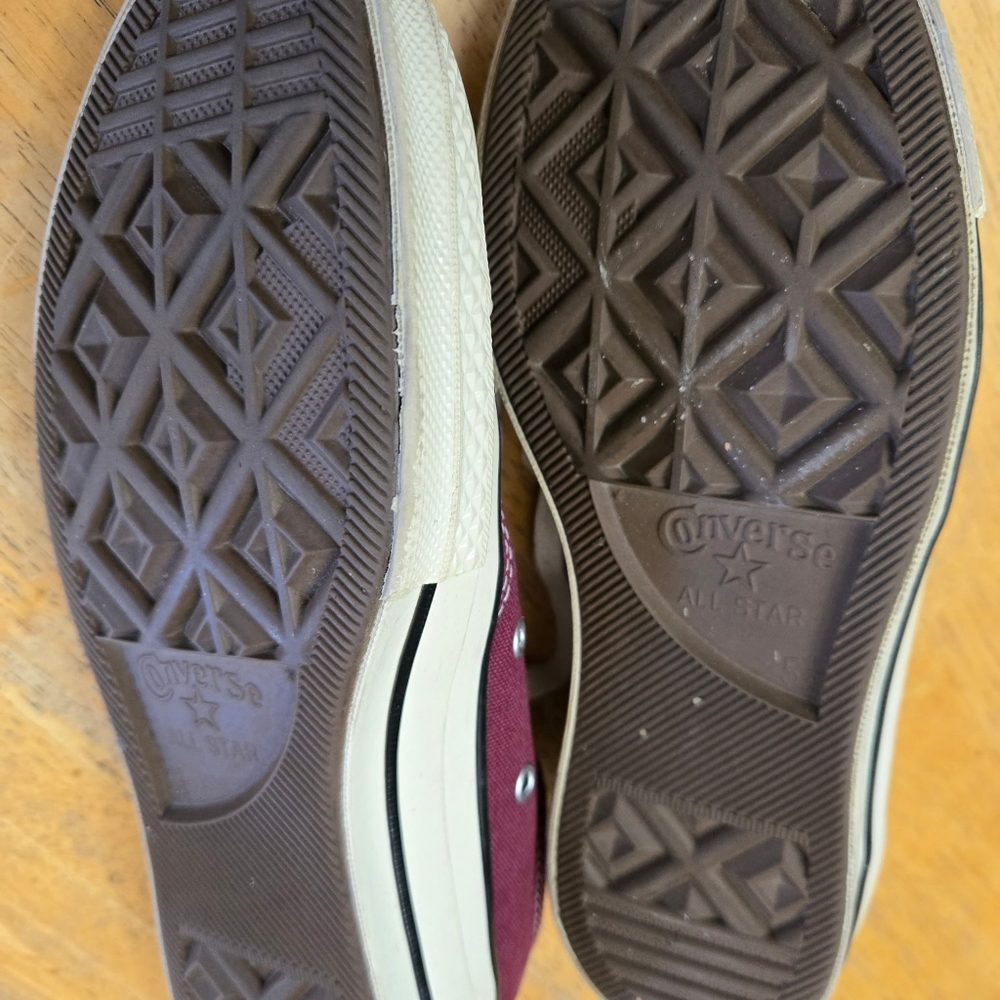 Low Top Converse - Picture 7 of 10